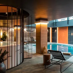 & Oceania Le Conti Hotel Brest